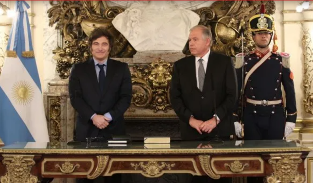 Más cambios en el Gobierno: Javier Milei desplaza al embajador en España y al cónsul en Nueva York