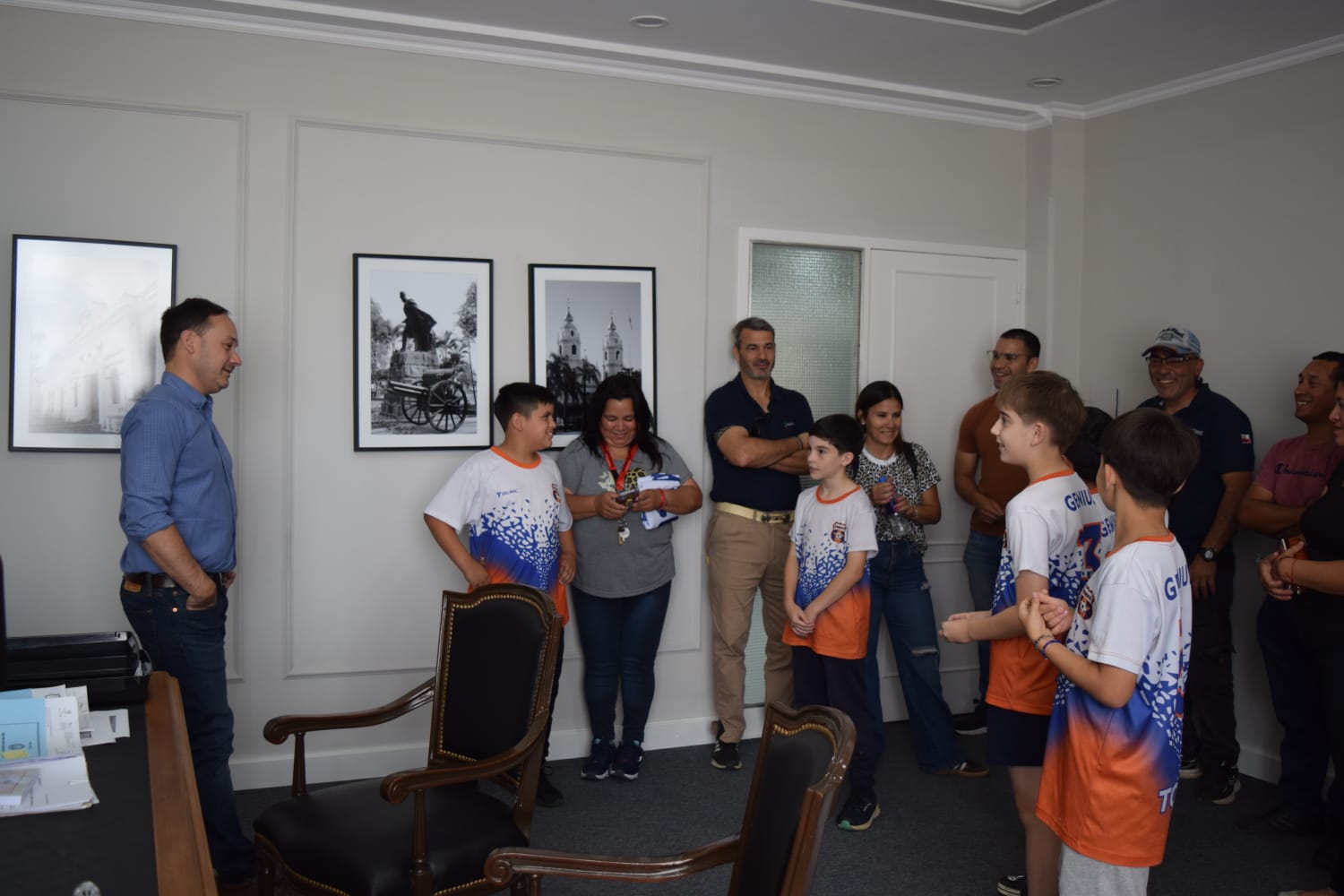 INTENDENTE HORMAECHEA RECIBIÓ A JÓVENES PROMESAS DE LA ACADEMIA GENIUS ANTES DE PARTICIPAR DE LA “COPA LIBERTADORES”