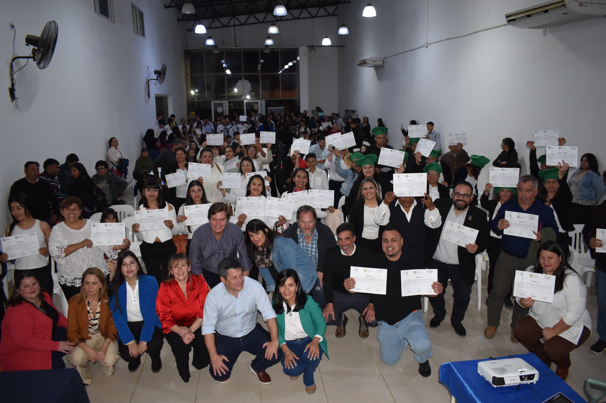 ACTO ENTREGA DE CERTIFICADOS A LOS EGRESADOS CURSOS DE CAPACITACIÓN EN OFICIOS