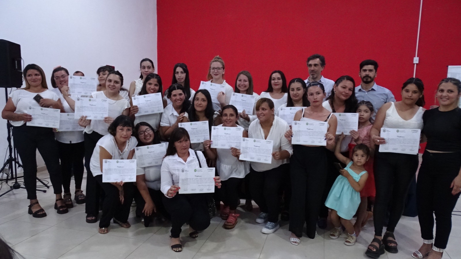  ACTO DE ENTREGA DE CERTIFICADOS DE LOS CURSOS DE CAPACITACIÓN EN OFICIOS