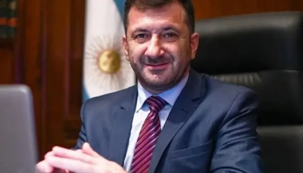 Allanaron el despacho y oficinas de asesores de Edgardo Kueider en el Senado