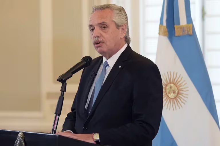 Escándalo de los seguros: la Justicia pidió los registros migratorios de Alberto Fernández y del broker involucrado