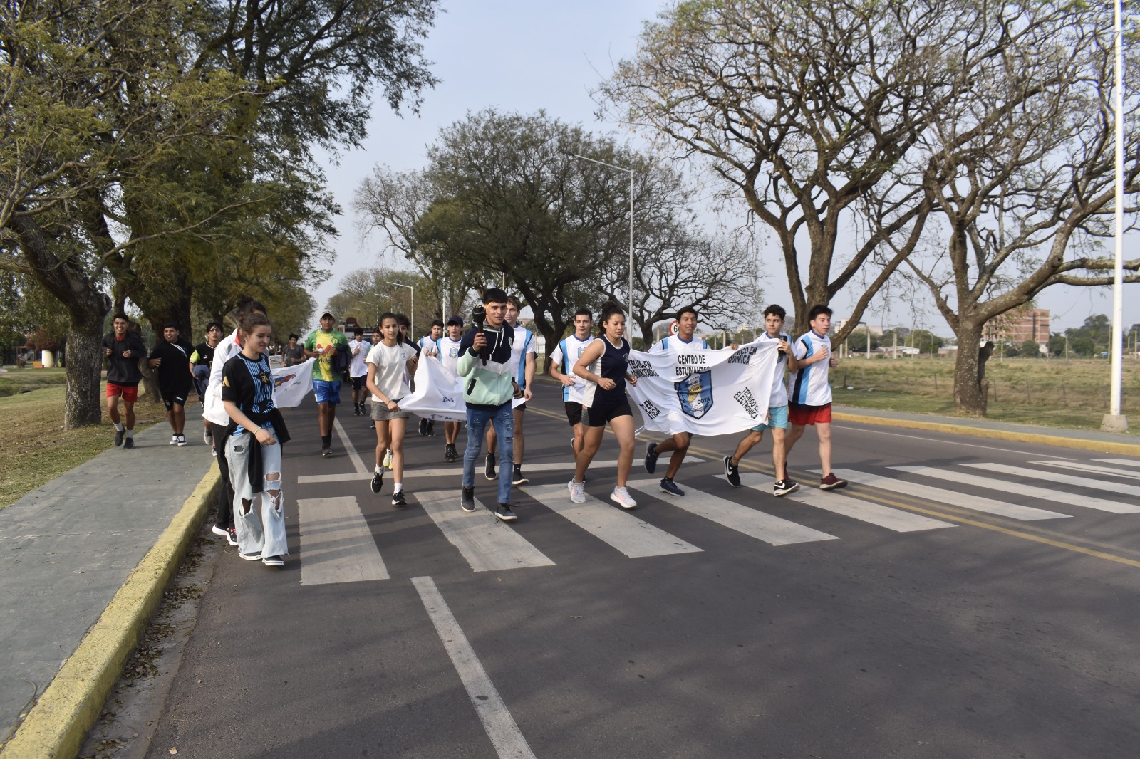 ESTUDIANTINA 2024: LA ANTORCHA OLÍMPICA RECORRIÓ LAS CALLES DE GOYA