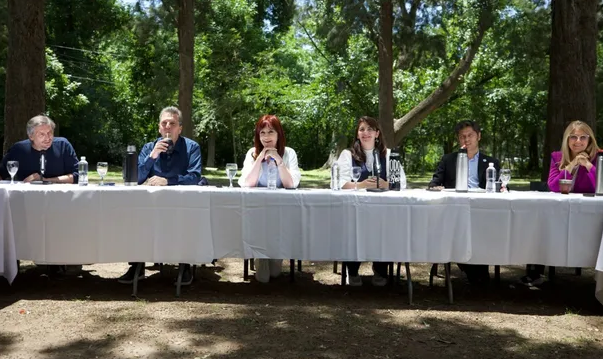 La foto de la unidad del peronismo: Cristina Kirchner, Sergio Massa y Axel Kicillof, juntos