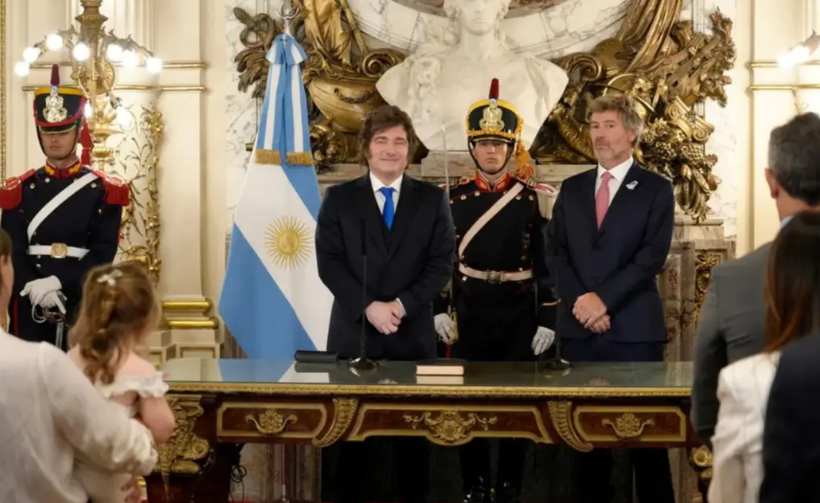 Javier Milei le tomó juramento a Juan Bautista Mahiques como nuevo ministro de Justicia
