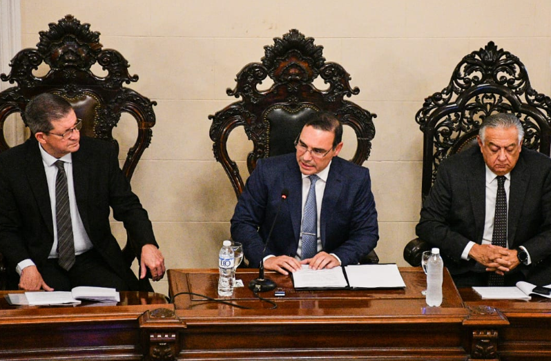 EL GOBERNADOR VALDES HABLÓ ANTE LA ASAMBLEA LEGISLATIVA