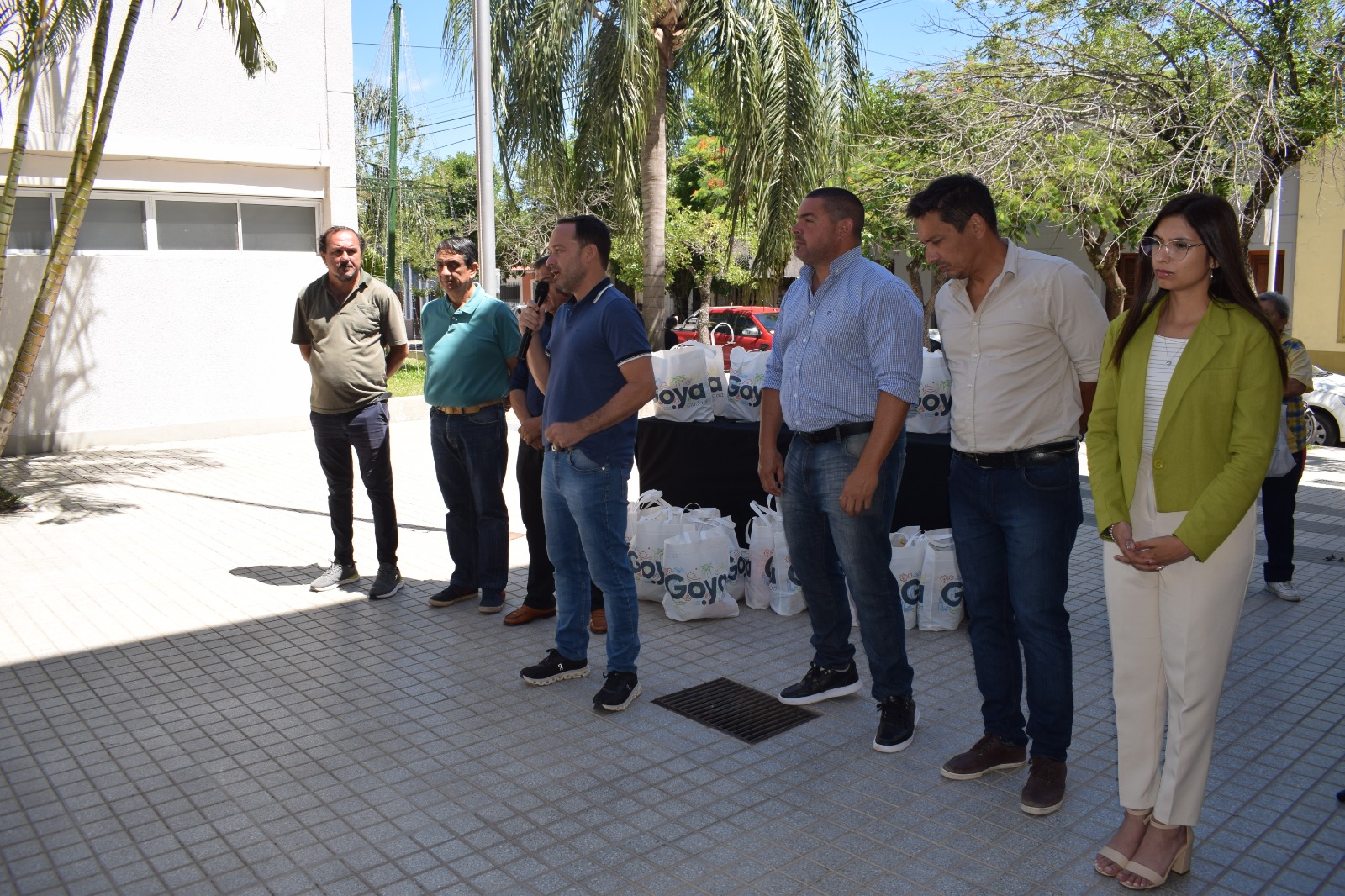 ENTREGA DE BOLSONES NAVIDEÑOS A PRESIDENTES BARRIALES