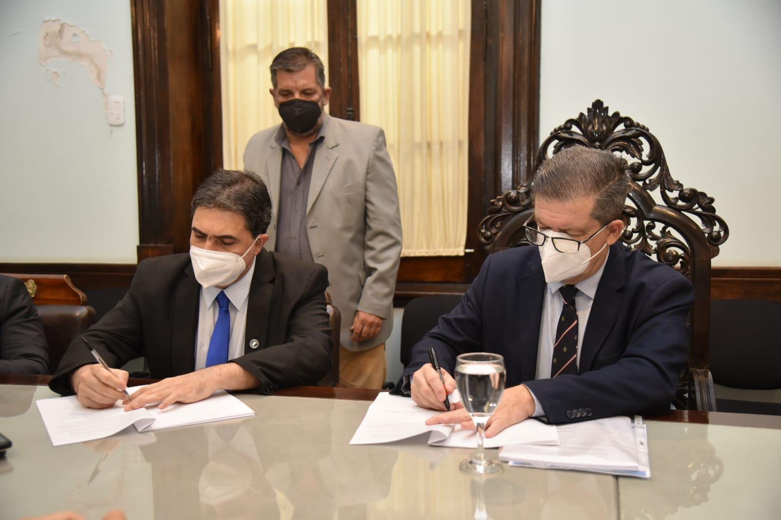 briallard firma convenio colegio abogados