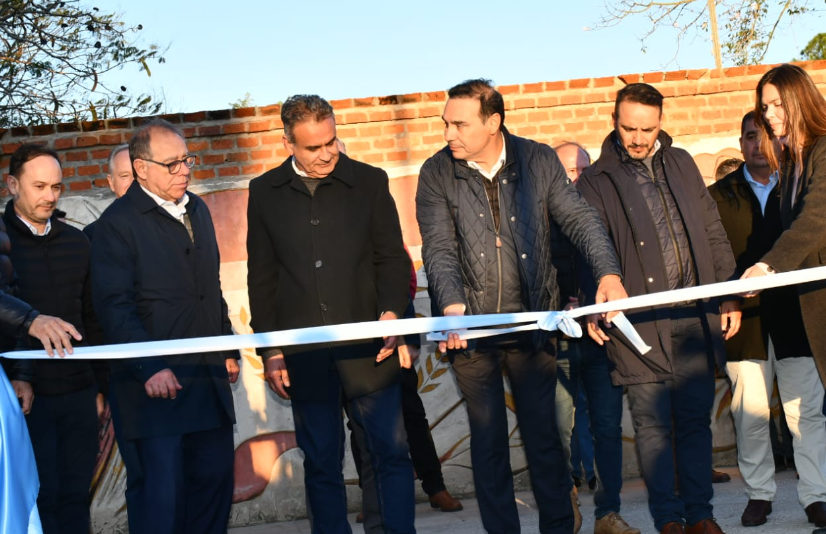 EL GOBERNADOR ENTREGÓ VIVIENDAS EN LAVALLE E INAUGURÓ OBRAS EN EL POLIDEPORTIVO Y EN UNA PLAZA