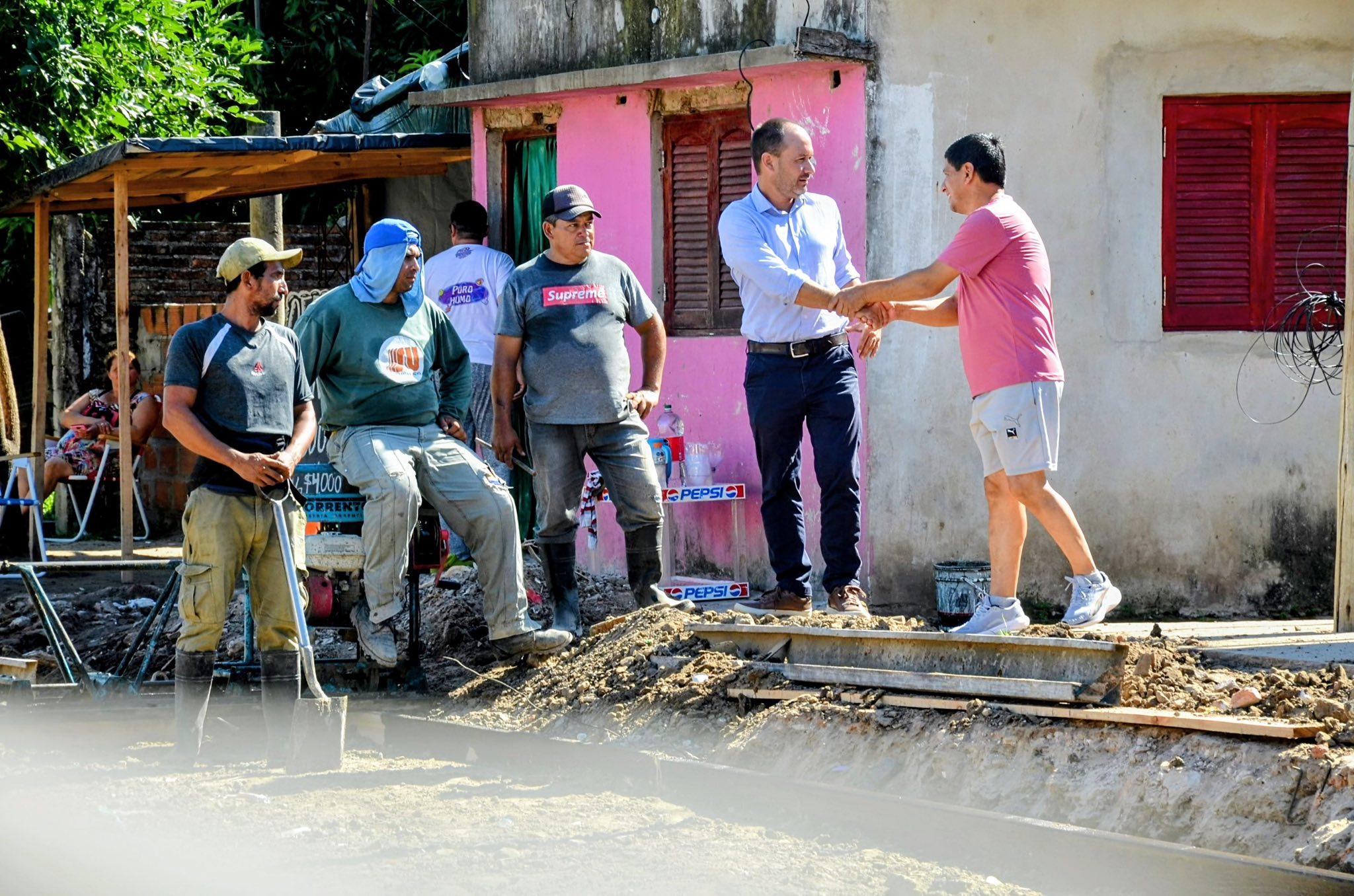 INTENDENTE HORMAECHEA SUPERVISÓ LA ETAPA FINAL DE LA PAVIMENTACIÓN DE LA CALLE BRASIL