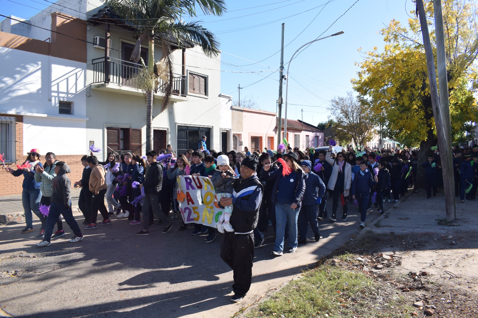 MULTITUDINARIA MARCHA DE LA ESCUELA 'DEL SUR' CON EL RESPALDO DE LA MUNICIPALIDAD DE GOYA