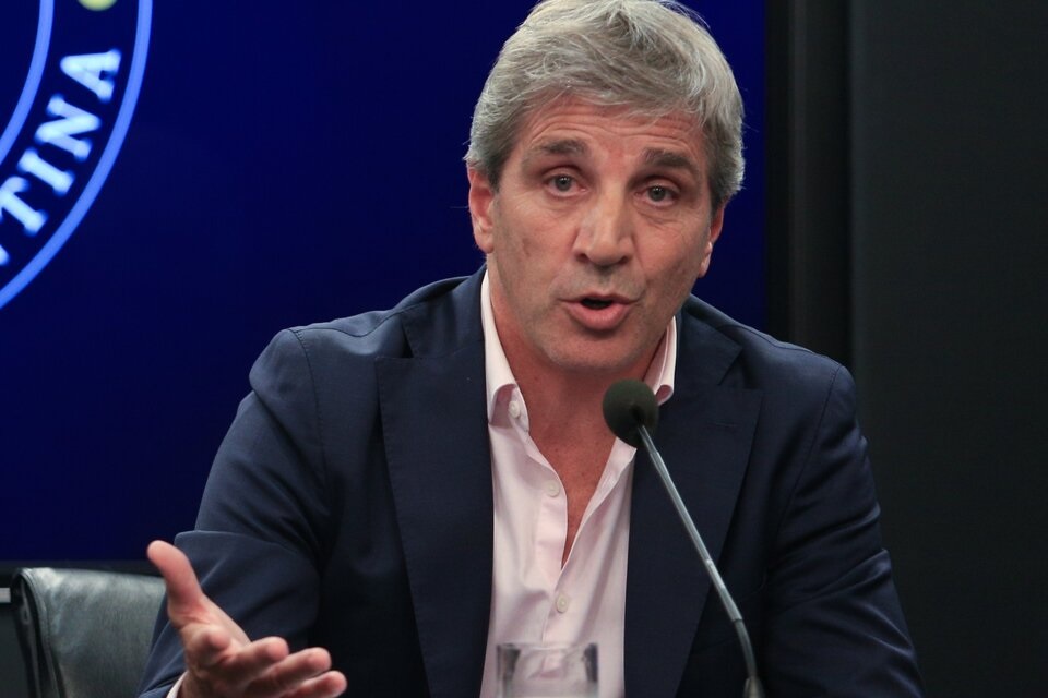 Caputo toma todo: Infraestructura pasa la órbita de Economía