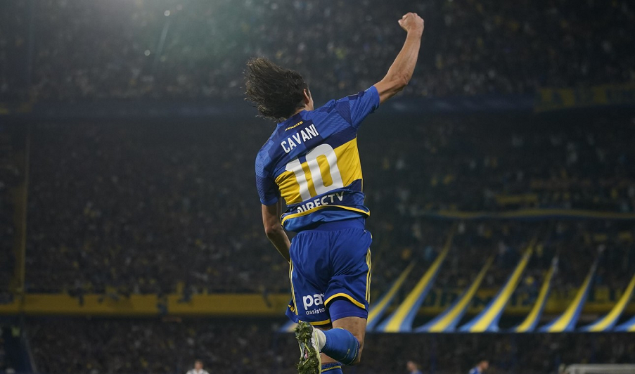 Con un gol de Cavani y piñas en el final, Boca le ganó por la mínima a Vélez