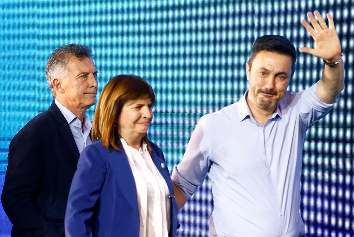 Entre guiños de Massa con la UCR y de Milei con el PRO, la derrota dejó a JxC ante el peligro de fractura