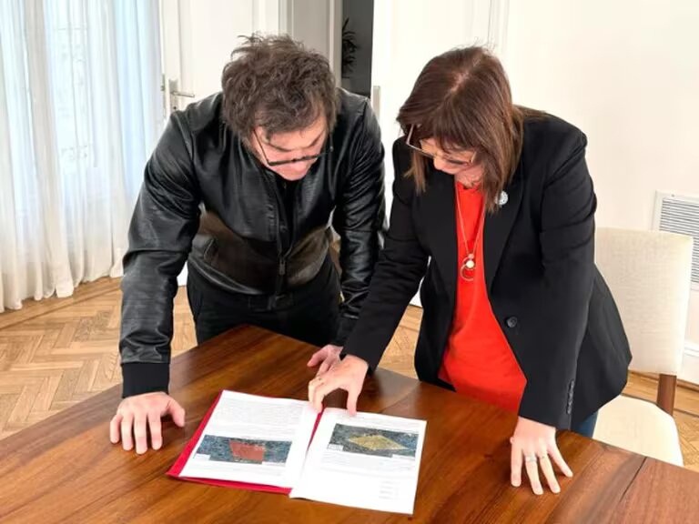  EL PADRE DE LOAN ESTÁ EN BUENOS AIRES Y PIDIÓ QUE JAVIER MILEI LO RECIBA AL MENOS “CINCO MINUTOS”: “QUE NOS AYUDE EN ALGO”