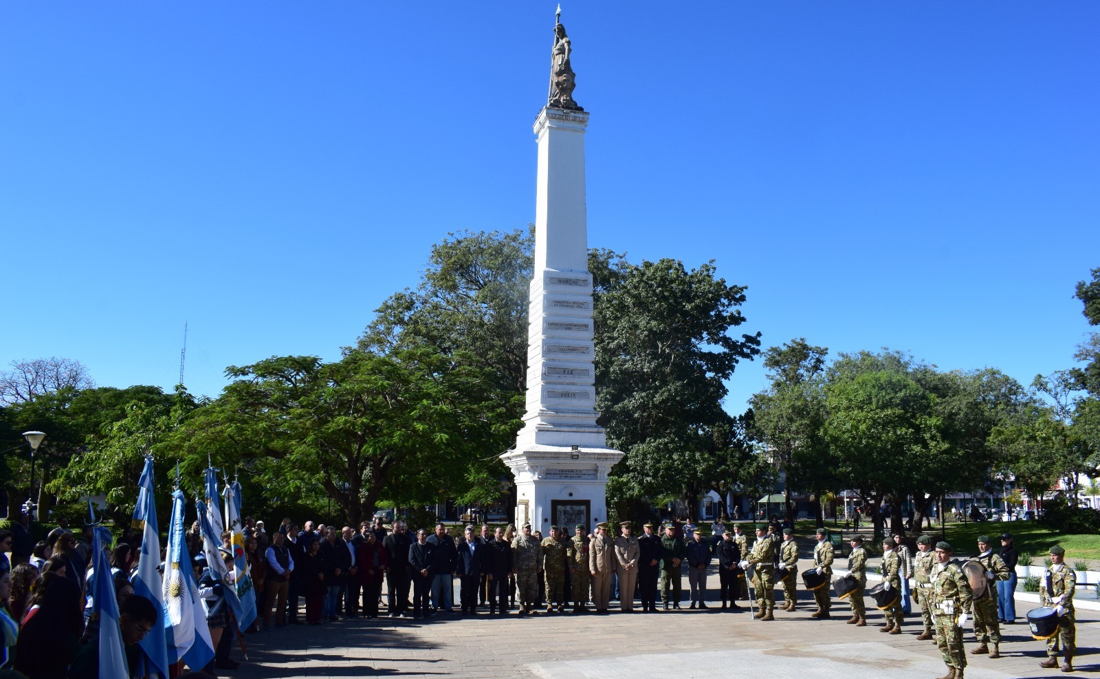 INTENDENTE MARIANO HORMAECHEA PRESIDIÓ EL HOMENAJE AL HIMNO NACIONAL ARGENTINO EN PLAZA MITRE