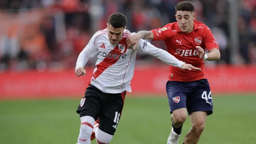 Con pocas luces, River empató ante un Independiente que jugó todo el partido con uno menos