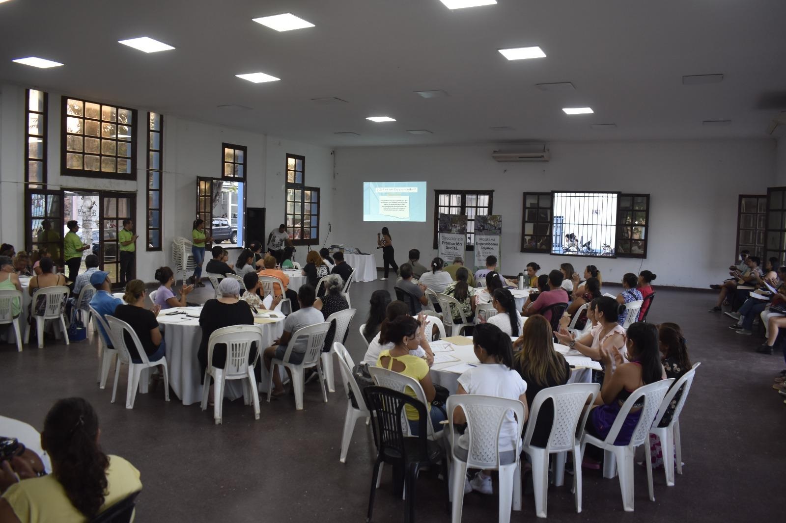 EXCELENTE CONVOCATORIA DE ARTESANOS Y EMPRENDEDORES A CAPACITACIÓN