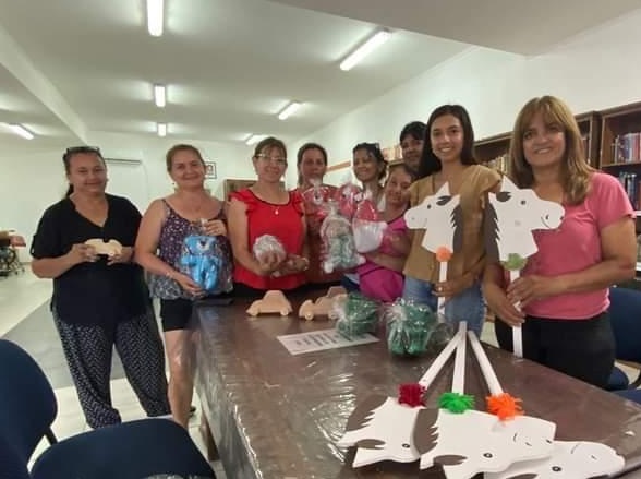 GRUPO MUJERES EMPRENDEDORAS IMPULSA TALLERES DE OFICIOS PARA EL DESARROLLO LABORAL Y PERSONAL