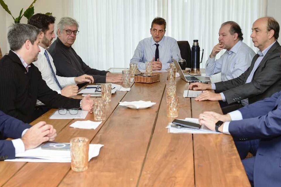 El día después del balotaje: Alberto Fernández recibe a Javier Milei y Sergio Massa reúne a su equipo económico