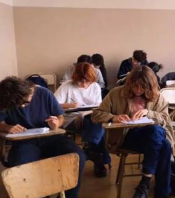 El gobierno bonaerense decidió que los alumnos de las escuelas secundarias no repitan el año.
