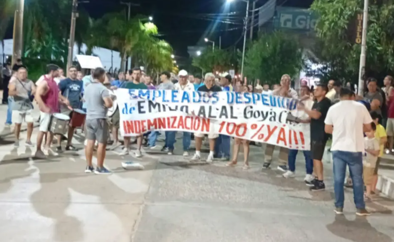 Carnavales goyanos: exempleados de Alal protestaron en la entrada de Costa Surubí