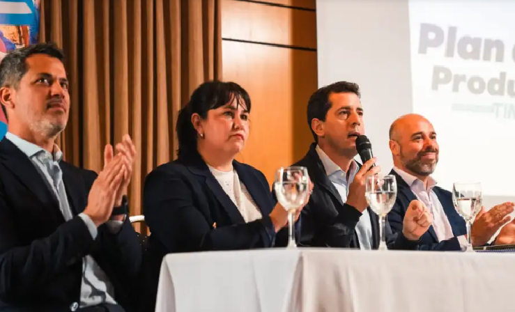 MARTÍN ASCÚA PRESENTÓ SU PLAN DE GOBIERNO Y RECIBIÓ UN FUERTE RESPALDO DE WADO DE PEDRO