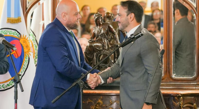 EL GOBERNADOR JUAN PABLO VALDÉS PUSO EN FUNCIONES AL NUEVO MINISTRO DE HACIENDA Y FINANZAS DE LA PROVINCIA