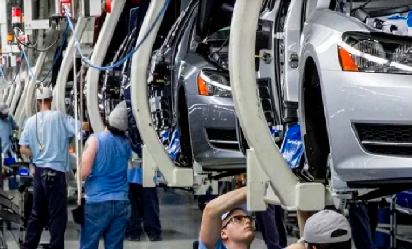 La industria manufacturera se contrajo 3,2% respecto de enero de 2025 y acumula siete bajas interanuales