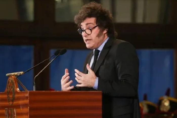 Javier Milei, en pleno escándalo de presuntas coimas: "Les estamos afanando los choreos"
