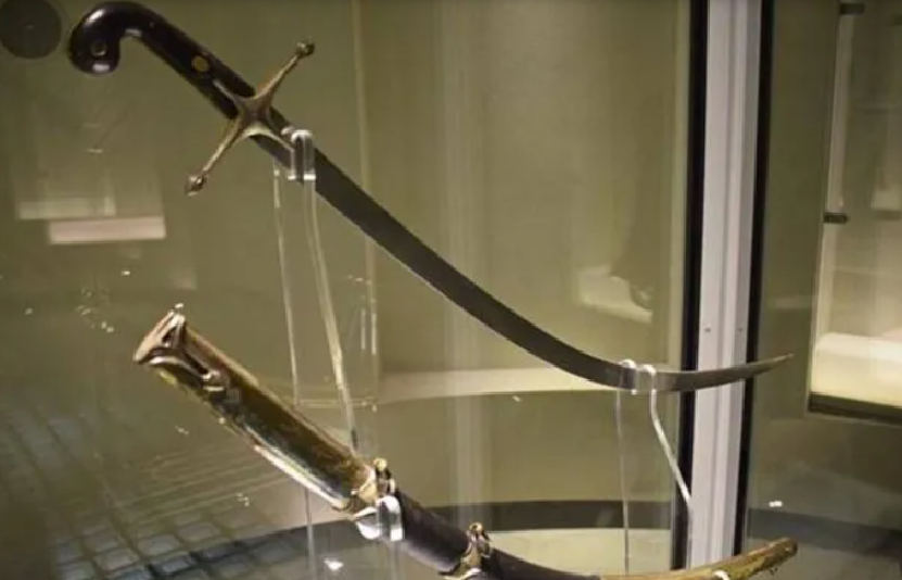 Los herederos del sable corvo de San Martín pidieron a la Justicia frenar su traslado