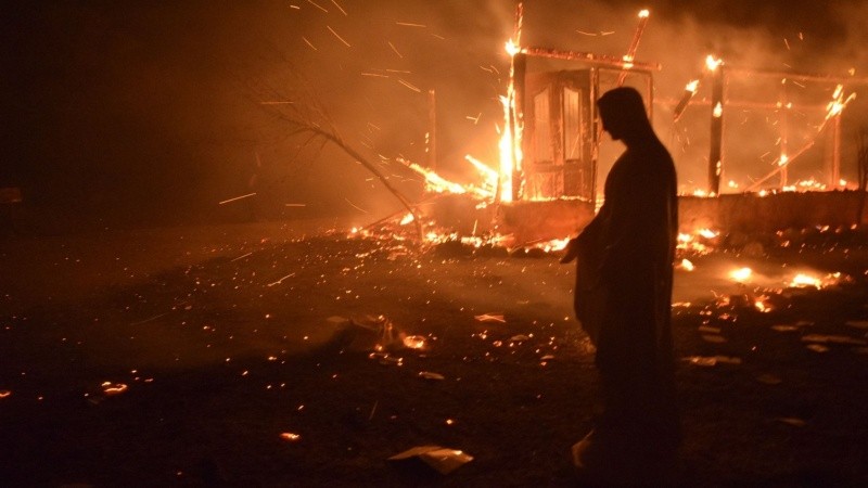 Incendios en Córdoba: la impactante foto de la Virgen María que quedó intacta en medio de las llamas