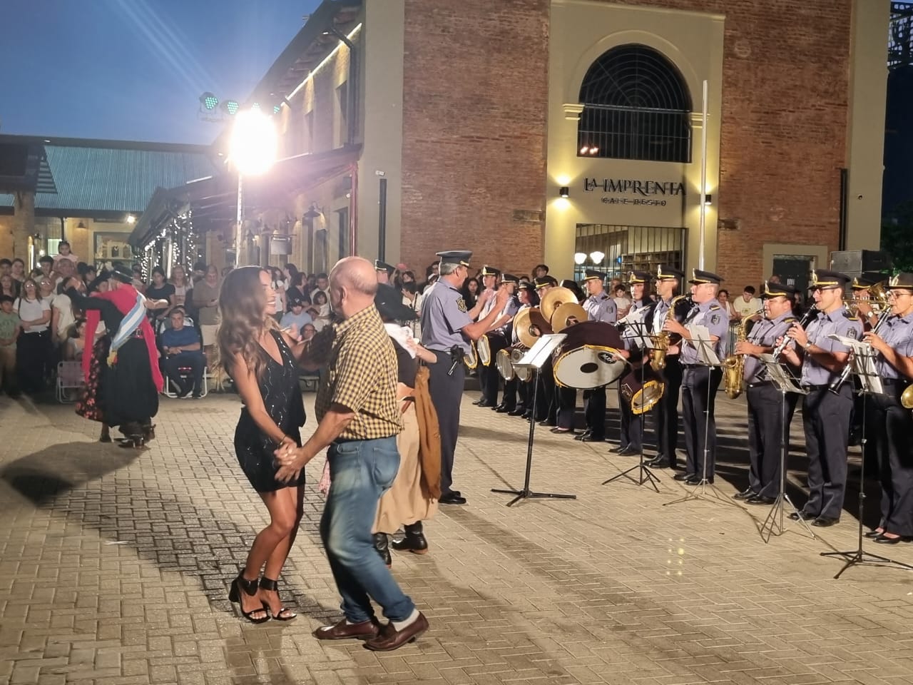 El Gobierno de Corrientes inició con una retreta chamamecera en La Unidad la primer actividad previa a la Fiesta del Chamamé