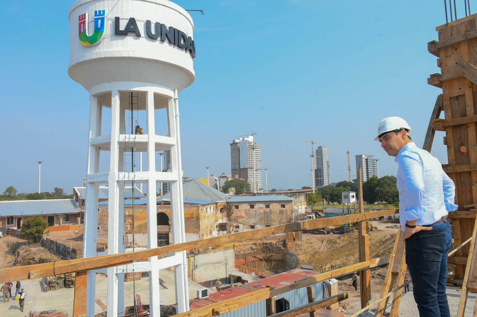 RECORRIDA DEL GOBERNADOR VALDÉS: AVANZAN LAS OBRAS DE LA UNIDAD, “UN LUGAR DE ENCUENTRO ENTRE LOS CORRENTINOS” HACIA LA MODERNIZACIÓN Y DESARROLLO