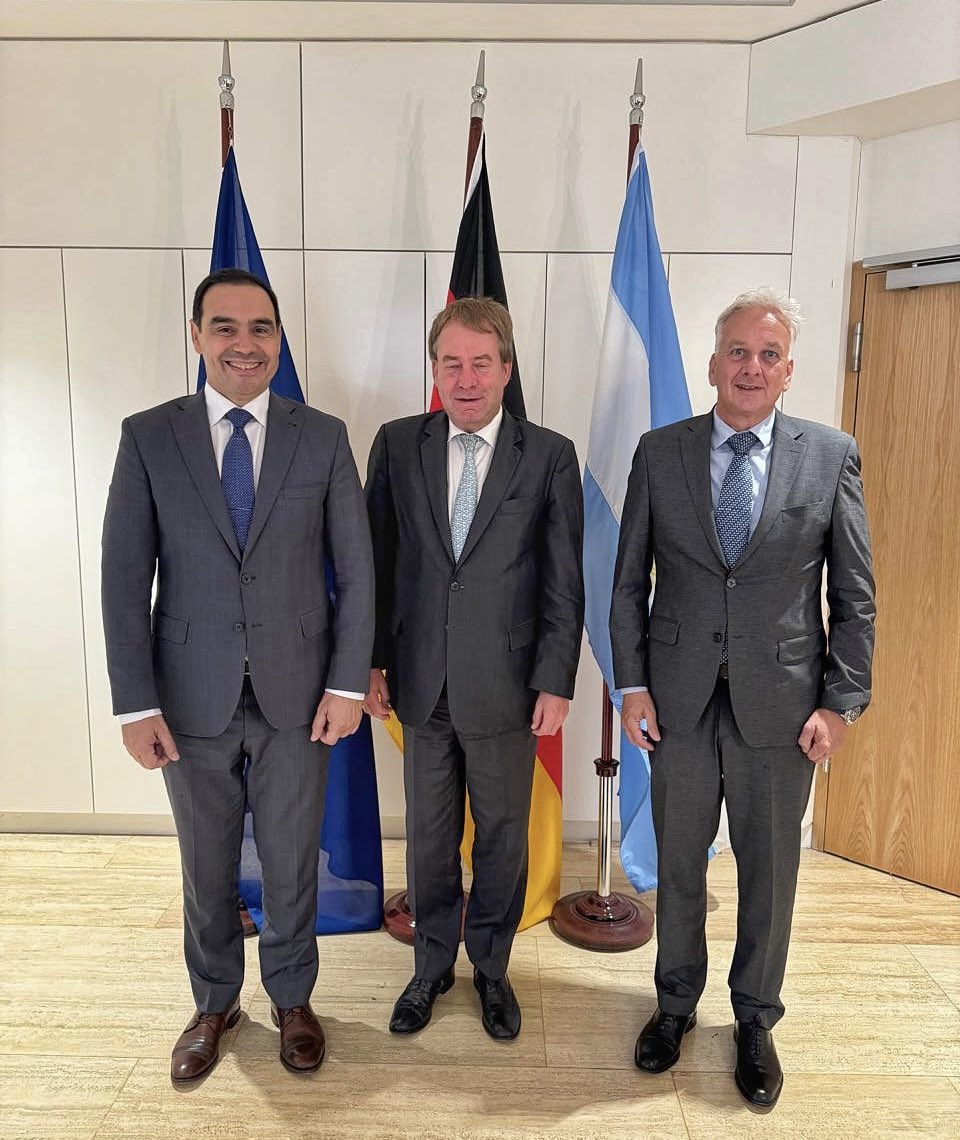  EL GOBERNADOR SE REUNIÓ CON EL EMBAJADOR DE ALEMANIA EN ARGENTINA, PARA COORDINAR ACUERDOS ENTRE EMPRESAS CORRENTINAS Y DE ESE PAÍS