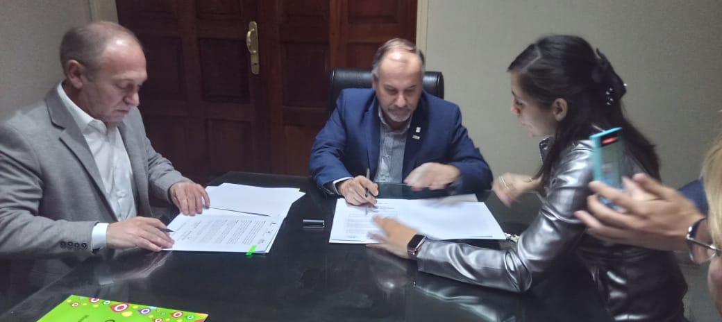  ADULTOS MAYORES SE FIRMÓ UN ACUERDO DE TRABAJO ENTRE DESARROLLO SOCIAL Y LA FACULTAD DE MEDICINA