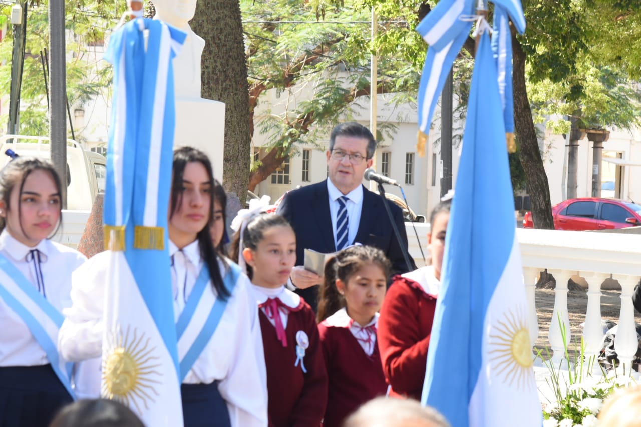 ACTO 60° ANIVERSARIO DEL FALLECIMIENTO DEL EX GOBERNADOR BRAILLARD POCCARD: "LA VISIÓN POLÍTICA DE PIRAGINI NIVEIRO LLEVÓ A TRABAJAR PARA ROMPER EL AISLAMIENTO PROVINCIAL"