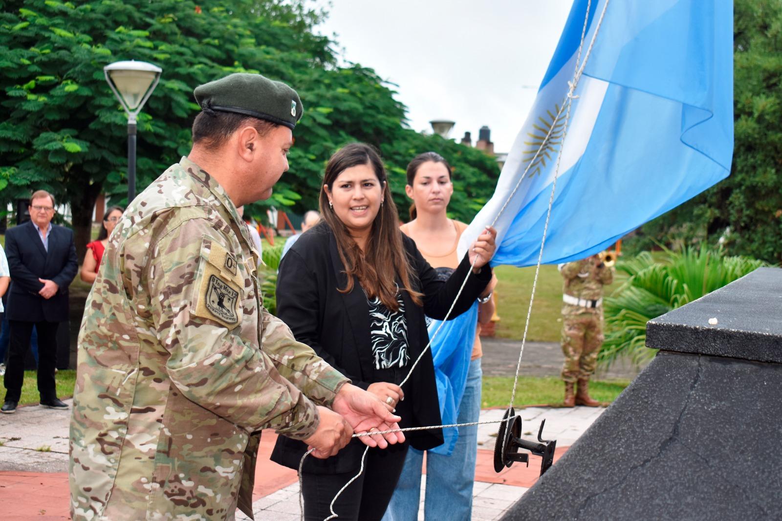 EMOTIVO ACTO EN CONMEMORACIÓN DEL PRIMER IZAMIENTO DE LA BANDERA NACIONAL EN GOYA"