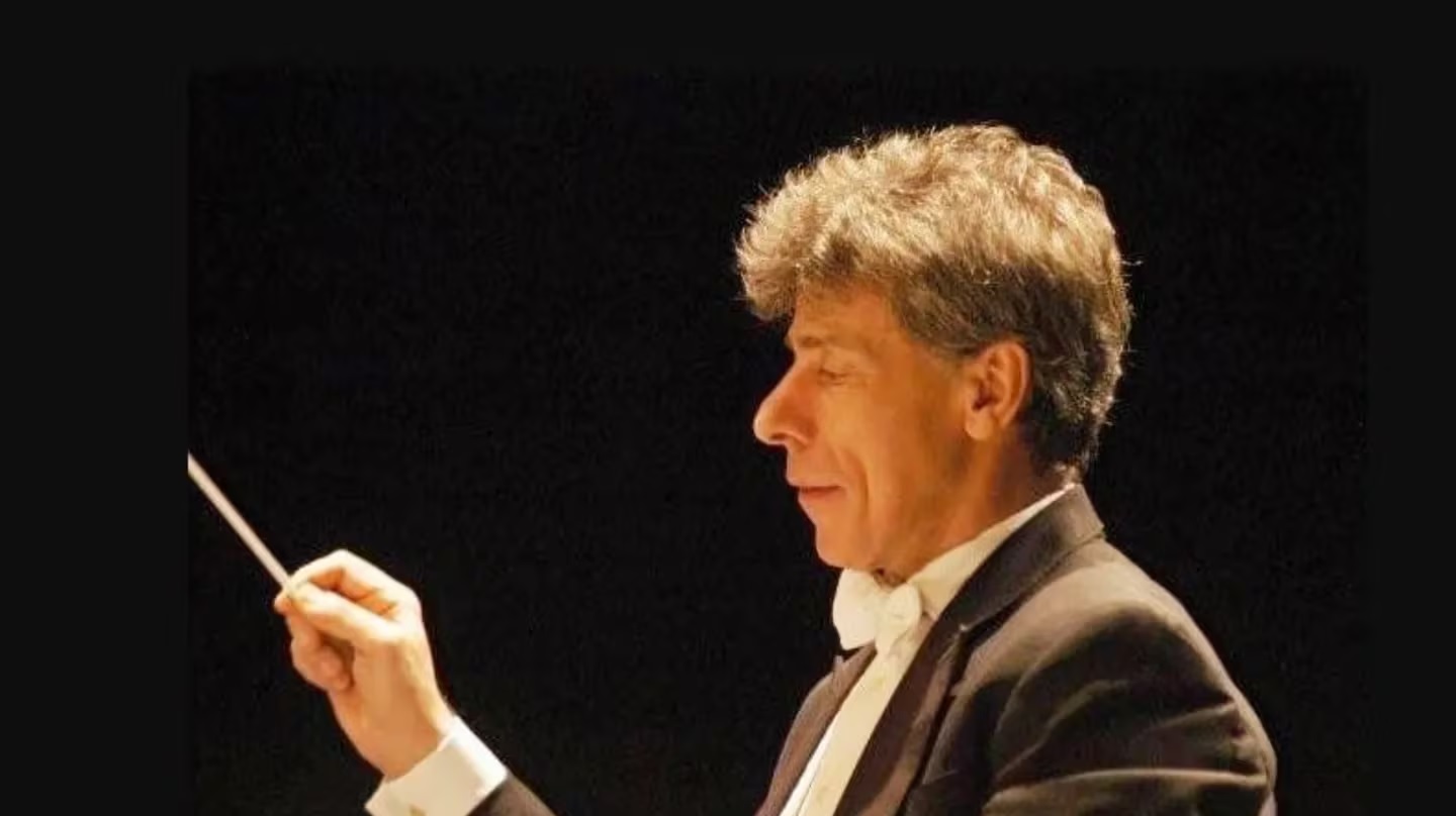 Quién es Jan Latham Koening, el director musical del Teatro Colón detenido en Londres por abuso de menores