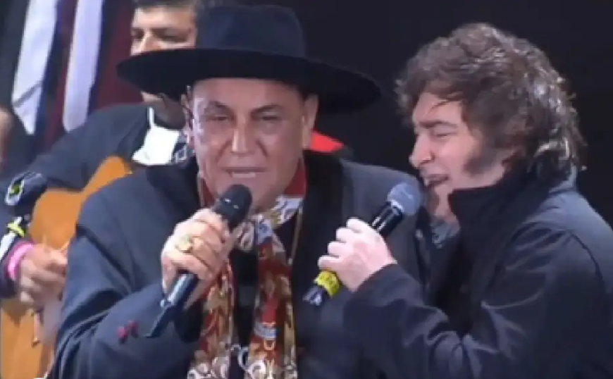 Javier Milei cantó "Amor Salvaje" con el Chaqueño Palavecino en el Festival de Jesús María