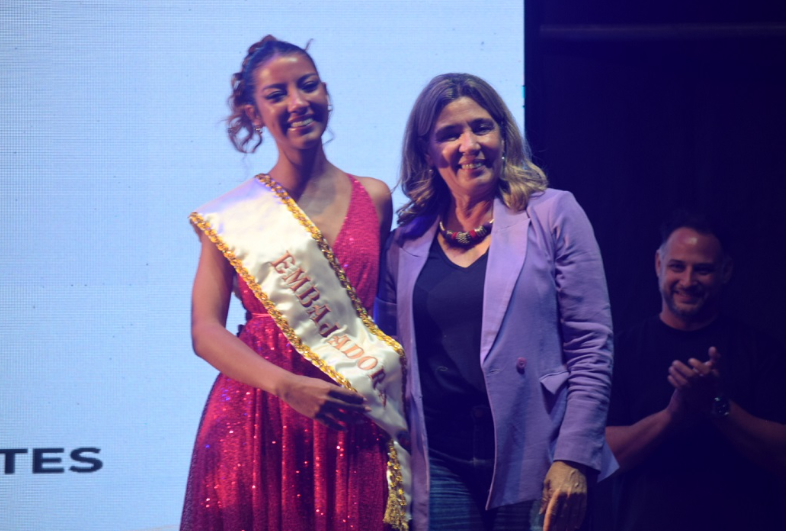 JUANA MAHA SOBECH ES LA NUEVA REINA DEL CONCURSO INTEGRACIÓN DE PESCA DEL SURUBÍ