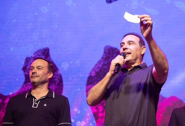 Valdés participó de la premiación de la Fiesta Nacional del Surubí y sorteó dos premios donados por la Lotería Correntina.