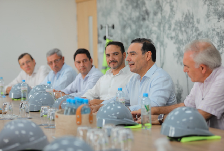 VALDÉS SE REUNIÓ CON DIRECTIVOS DE LA MEGA INDUSTRIA MADERERA ACONTIMBER CON MIRAS A SU INMINENTE MISIÓN COMERCIAL A LA INDIA