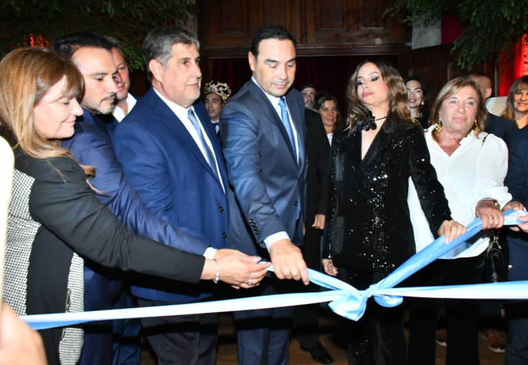 PARA FEDERALIZAR EL ARTE, VALDÉS REABRIÓ EL CENTRO CULTURAL ESQUINA