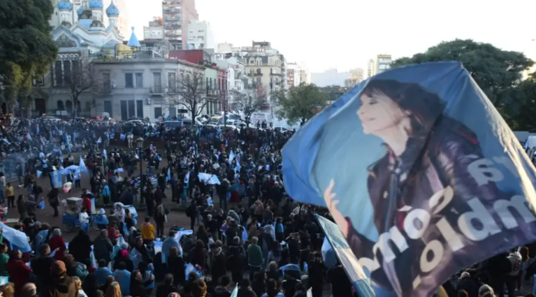 Cristina Kirchner apuntó contra el Gobierno: "La gente no come policías ni tampoco come a 'Cristina presa'"