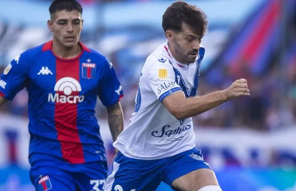 Vélez arrancó la defensa del título con una dura derrota ante Tigre en Victoria