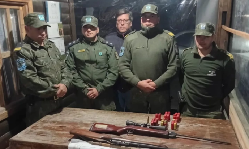 ESQUINA: ALLANAN UNA VIVIENDA POR MALTRATO ANIMAL Y SECUESTRAN ARMAS Y MUNICIONES