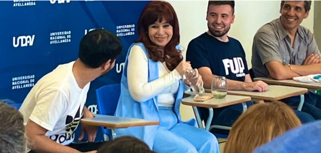 Inesperada visita de Cristina Kirchner a la Universidad de Avellaneda en el Día de la Lealtad