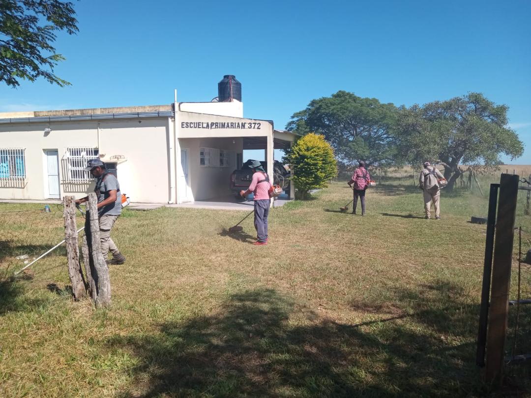A MUNICIPALIDAD DE GOYA SE PREPARA PARA EL INICIO DE CLASES CON UNA INTENSA LABOR DE LIMPIEZA EN ESCUELAS