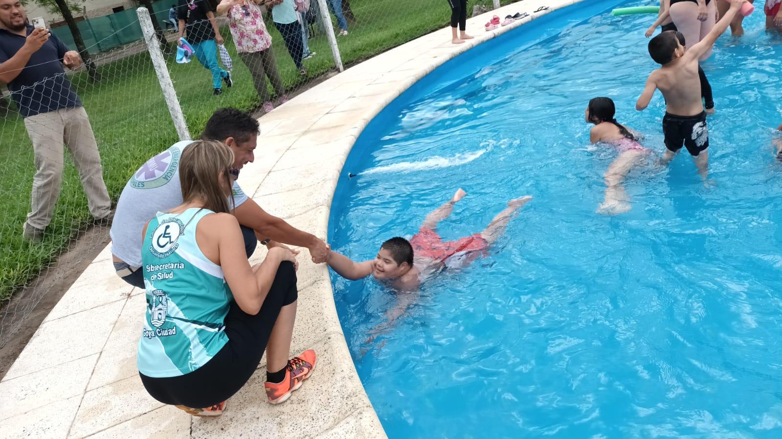 Verano, pileta y entretenimientos: ASISTENTES A LA COORDINACIÓN DE DISCAPACIDAD INAUGURAN ESCUELA DE VERANO